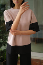 Load image into Gallery viewer, Naomi Knitted Blouse Dusty Pink Anneth Knitted Pants Black
