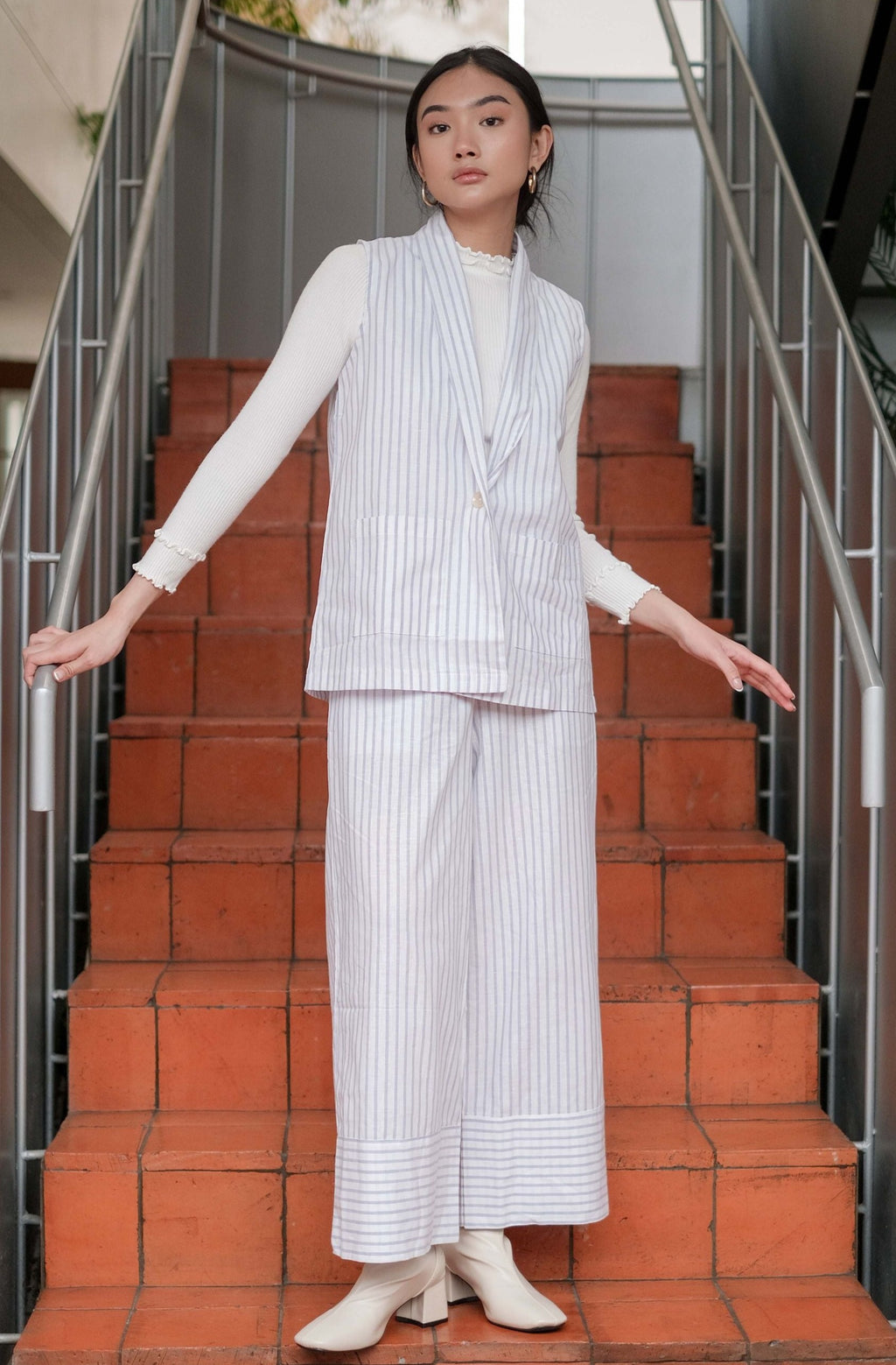 Omavi Linen Set