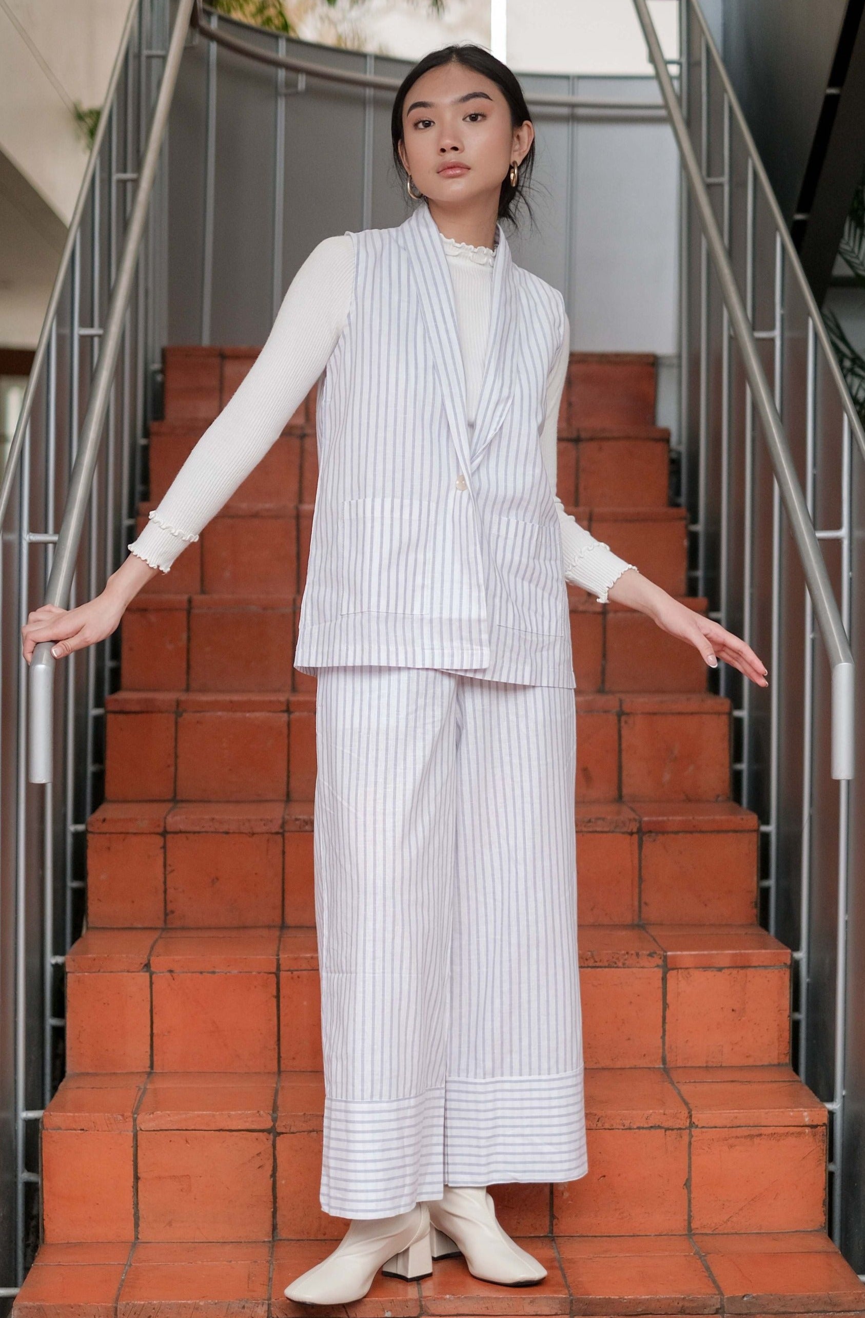 Omavi Linen Set