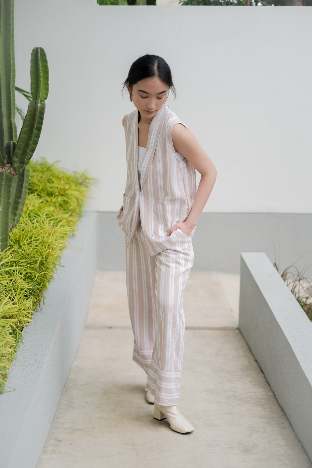 Omavi Linen Set