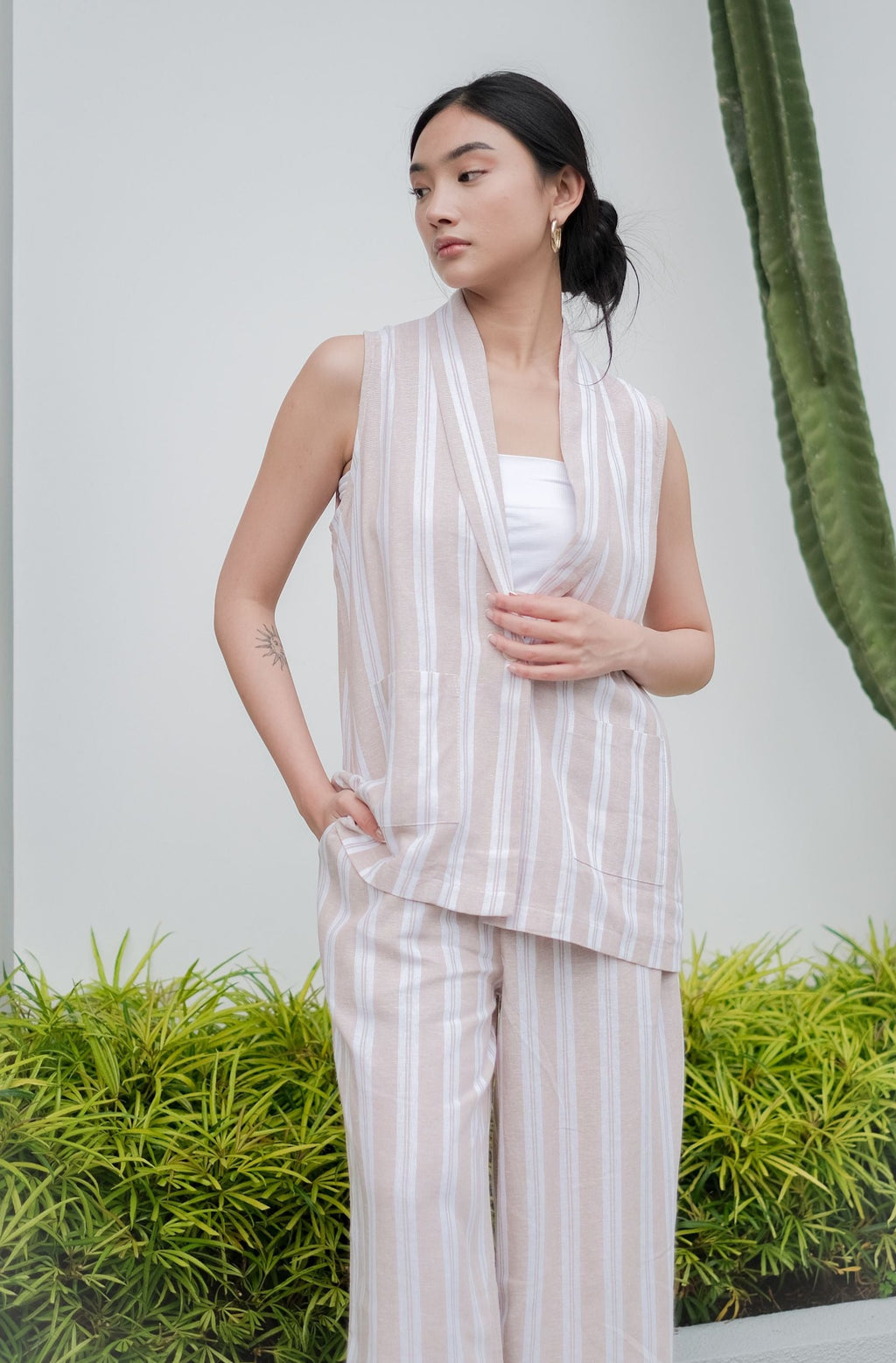 Omavi Linen Set