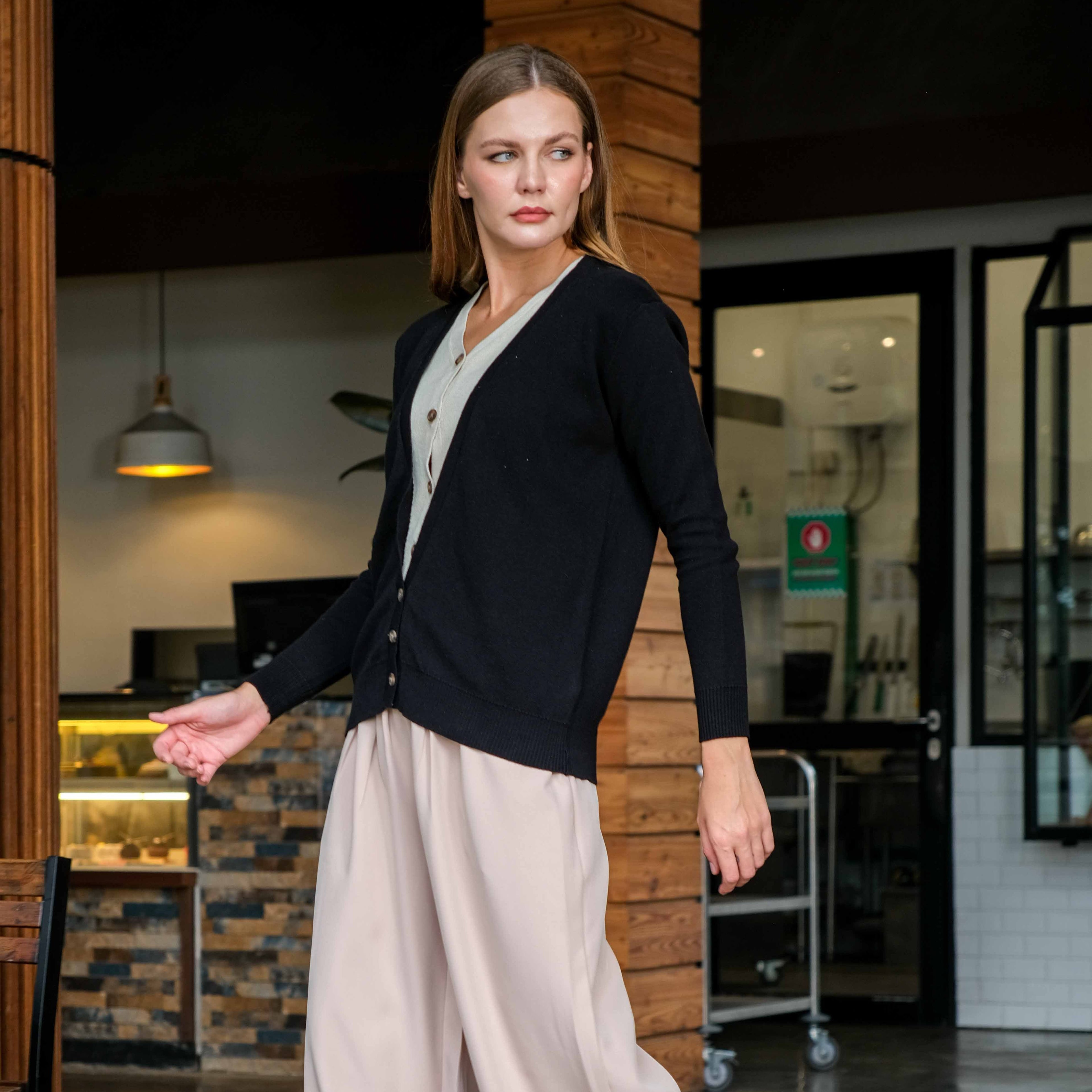 Asiro Fara Outerwear Atasan Wanita