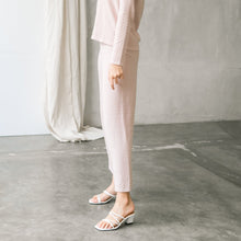 Load image into Gallery viewer, Stefani Blouse Jevi Pants Pink
